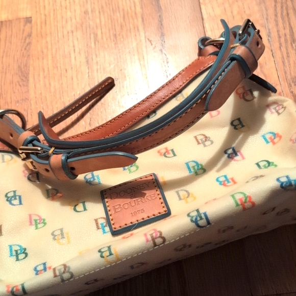 Dooney & Bourke - Y2K RARE It Girl Collection With Heart Charm & Rainbow Zipper - Picture 4 of 8